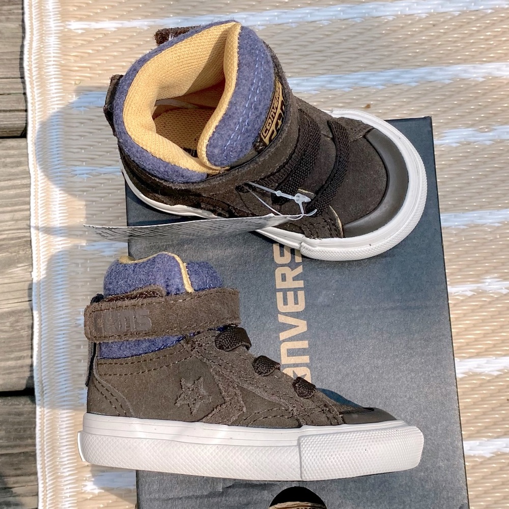 Brown toddler size 3 Converse